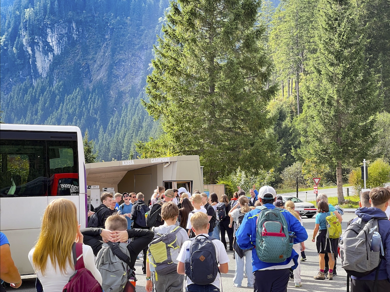 Online school students arrive in Salzburg to begin their adventure