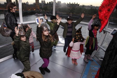 kids dancing halloween london eye