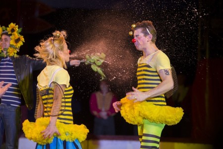 zippos circus Emilien and Andreea #4 'Busy Bee' sketch