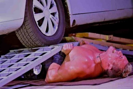 zippos circus Hercules supports a 1.5-tonne truck CLOSE-UP