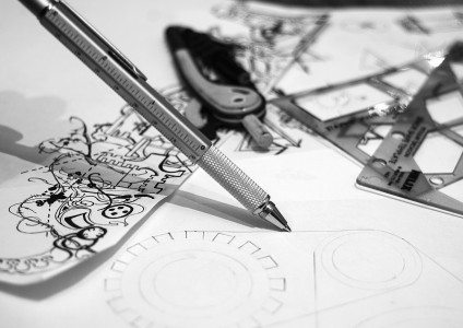 Olixar Hexstyli Stylus Pen 04  pen close up in situ