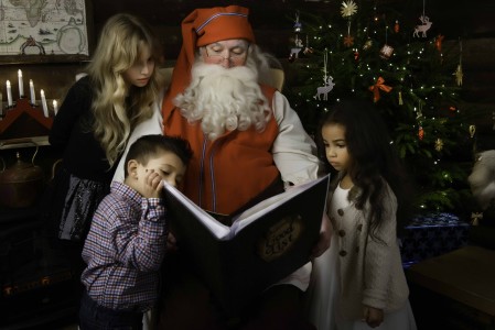 Santa in Lapland chdn & book-4524-Edit