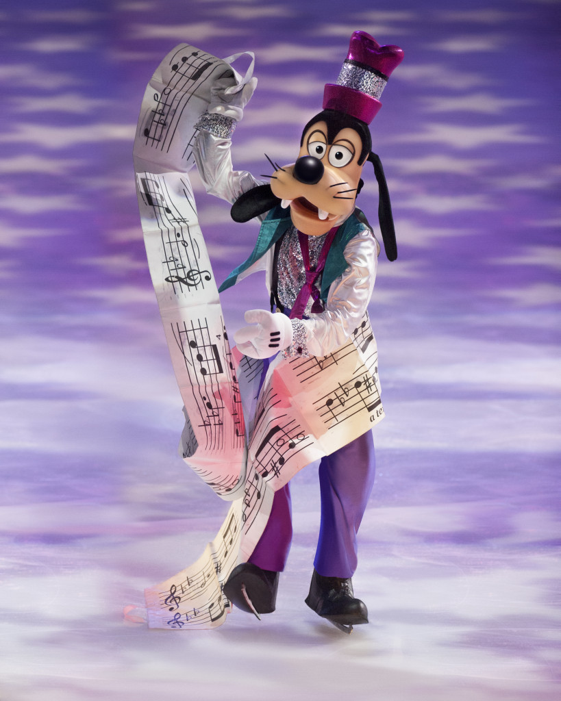 Disney on Ice Magical Ice Festival D33_Goofy solo
