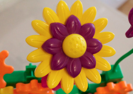 Build & Bloom Flower Garden Building Set yellow flower