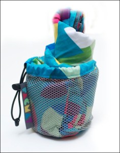 PACMAT outdoor blanket family_pulledout_roll_top