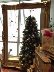 Baubles & Christmas Tree Decorations glitter & sparkle