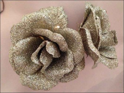 Baubles & Christmas Tree Decorations table glitter roses