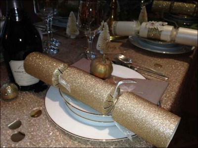 Baubles & Christmas Tree Decorations table golden table