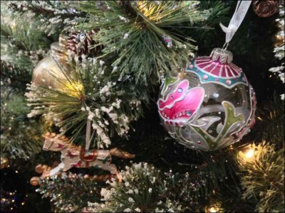 Baubles & Christmas Tree Decorations table round bauble