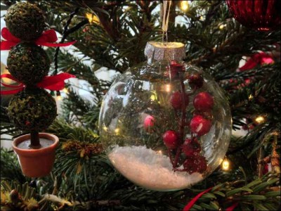 Baubles & Christmas Tree Decorations table traditional red