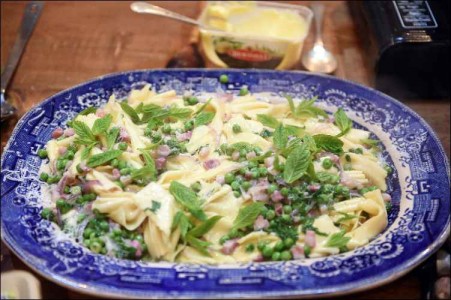 Exclusive interview with Celebrity Chef Gennaro Contaldo including his top pasta tips farfalle with peas_01
