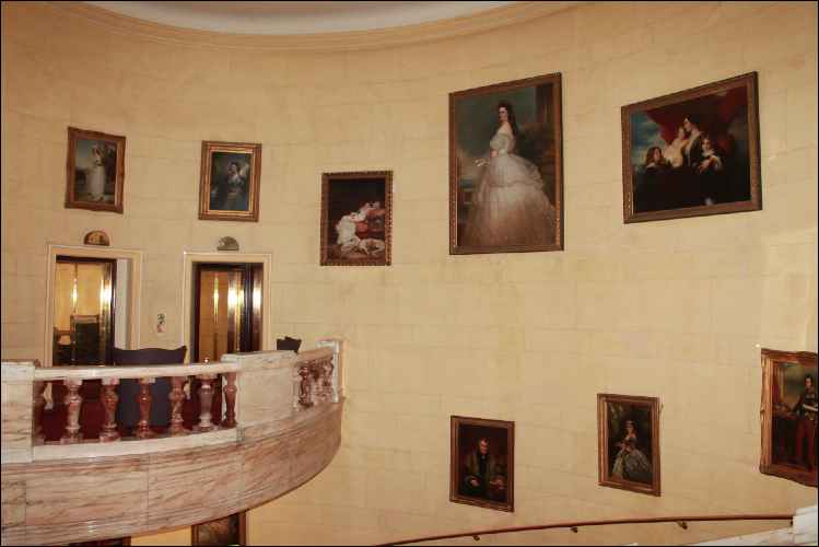 Royal Horseguards Hotel Hamleys paintings