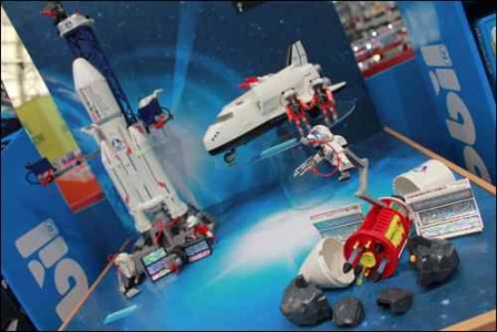 PG20-21 TOY TRENDS Space themed toys playmobil