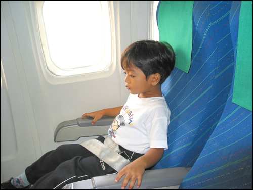 Tips for flying with kids long haul - child