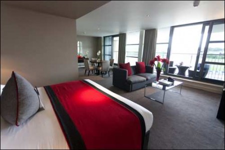 competition Executive Track Facing 1