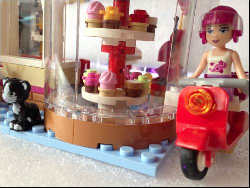 Kids Club Amelie & Frankie review Lego Nexo Knights sets at Legoland lego friends