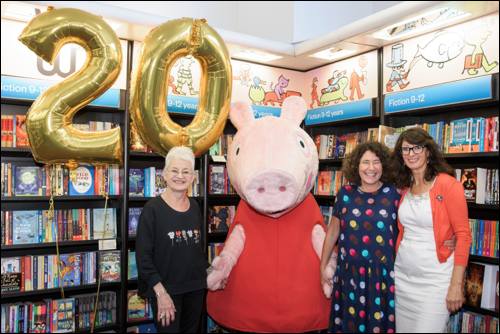 world-book-day-2017-20th-anniversary-authors-jacqueline-wilson-francesca-simon-and-liz-pichon-with-peppa-pig
