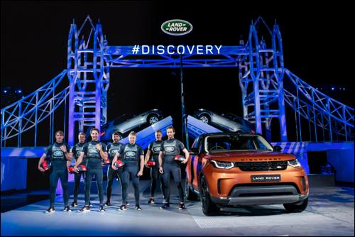 seven-land-rover-bar-sailors-by-the-new-land-rover-discovery