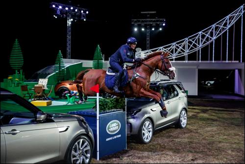 zara-phillips-performs-at-the-unveiling-of-land-rovers-new-discovery-at-packington-hall-solihull-uk_01
