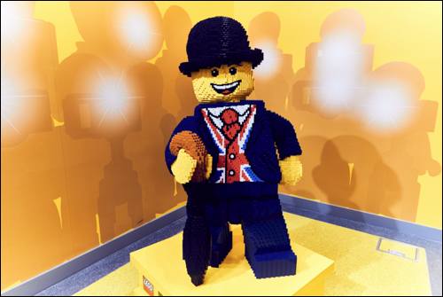 lester-lego-store-london-embargo-17-11-16-copyright-lego