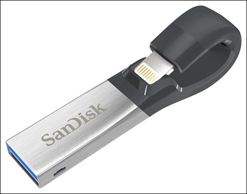 pg29-xmas-gift-guide-sandisk-ixpand-mfi-128-gb-usb-flash-drive-for-iphone-and-ipad-current