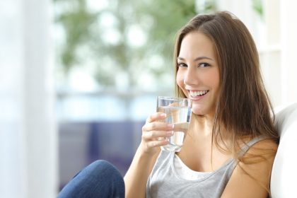 lady drinking alcohol posing for campaigners for Limit-Your-Alcohol-Intake