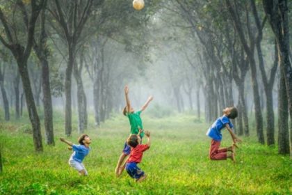 kids playing