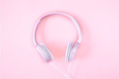 headphones pink