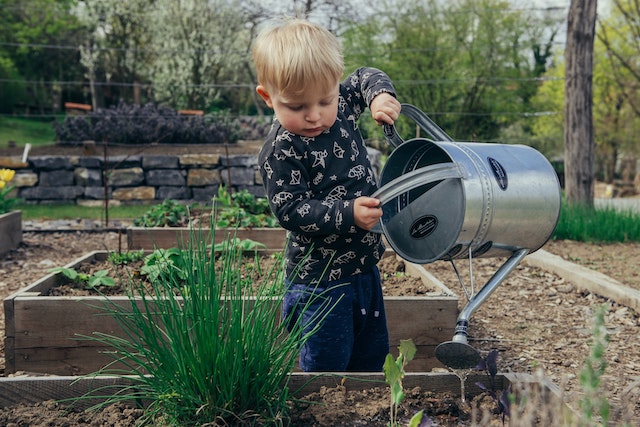toddler gardening 