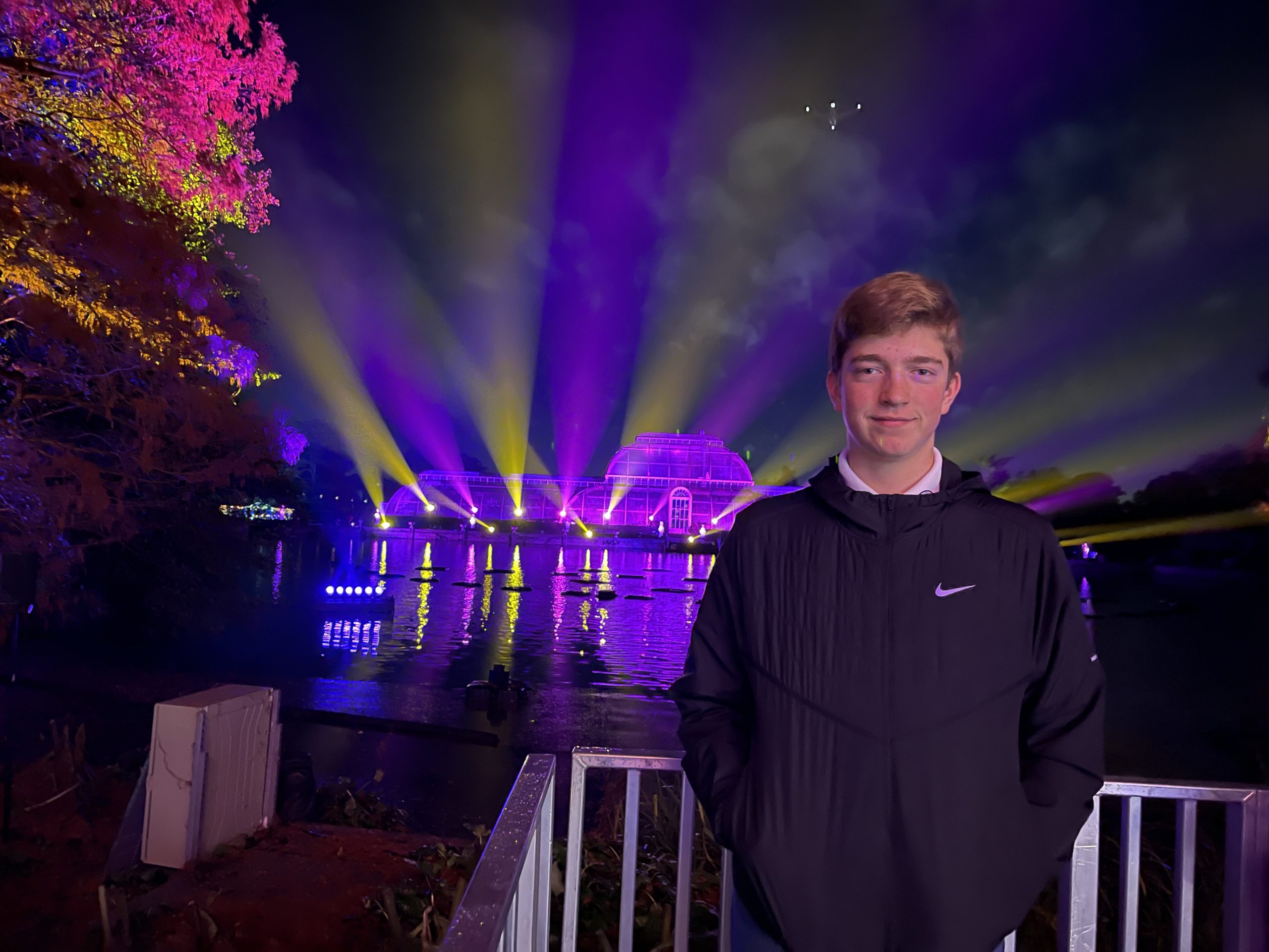 teenager posing for mums magazine at Kew Gardens for Christmas at kew 