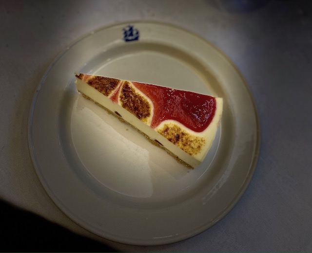 cheesecake with rasperries sauce