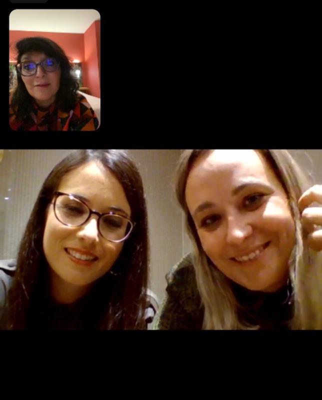 Monica Costa chatting with Marta Savina and Claudia Gusmano