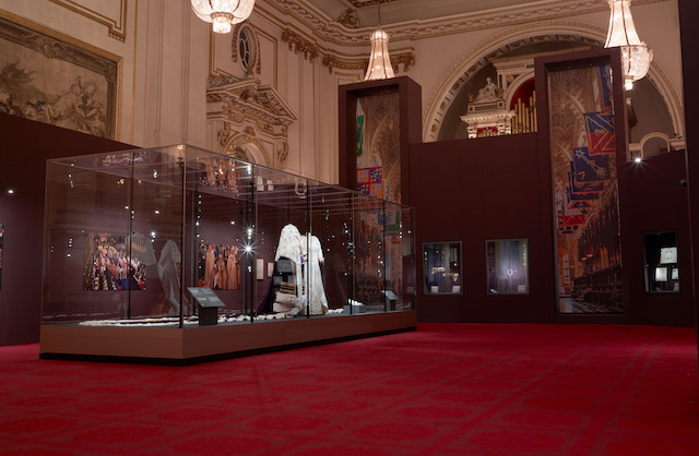 Buckingham Palace with kids - Coronation display review: Coronation Robes, Coach and State Rooms