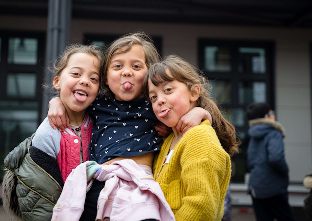 cheecky girls showing their tongues