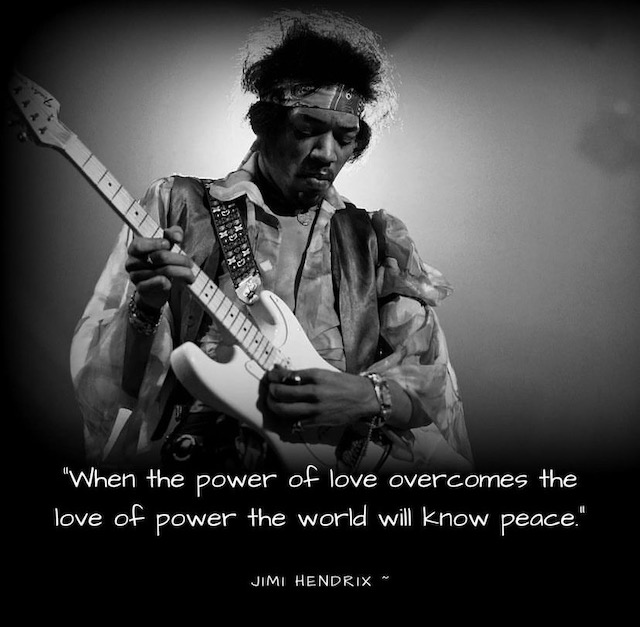 jimi hendrix playing the guitar 