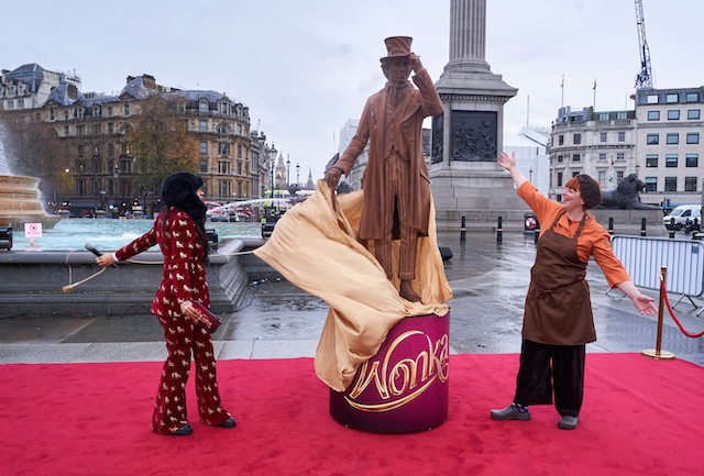 Host Yinka Bokinni and Chocolate Sculptor Jen Lindsey-Clark officially unveiled life-sized chocolate statue inspired by Wonka in Trafalgar Square, to celebrate the new film’s release in cinemas on 8th December.