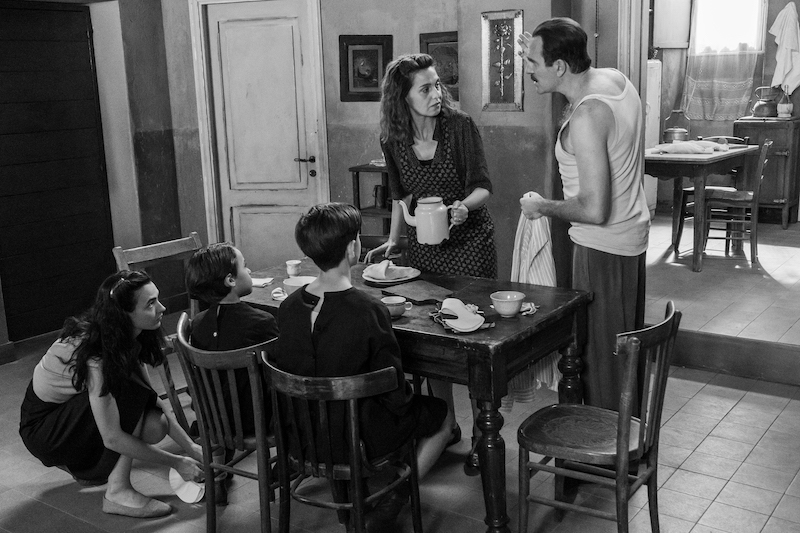 Paola Cortellesi film kitchen scene