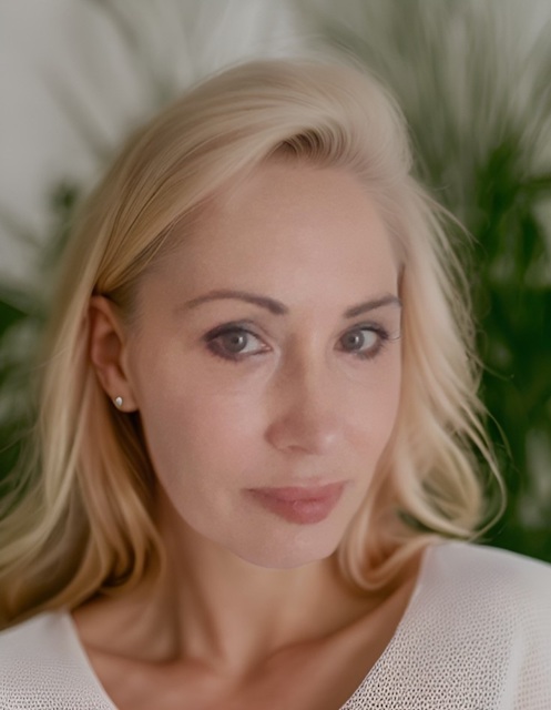 author of Book of the week Paws for Thought - Life Through a Dog’s Eyes by Elaine Jacques posing for London Mums magazine