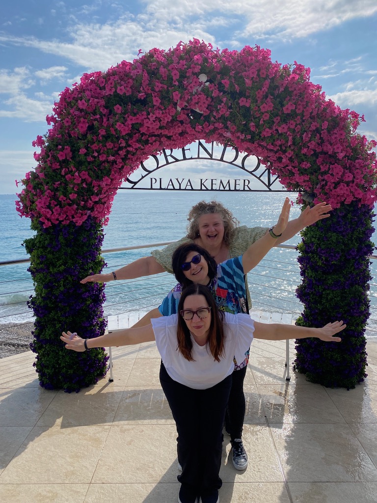 ANTALYA flowers 3 pose