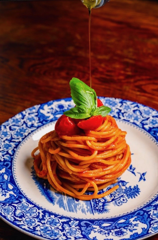 Chef francesco alvino spaghetti for tomato and basil
