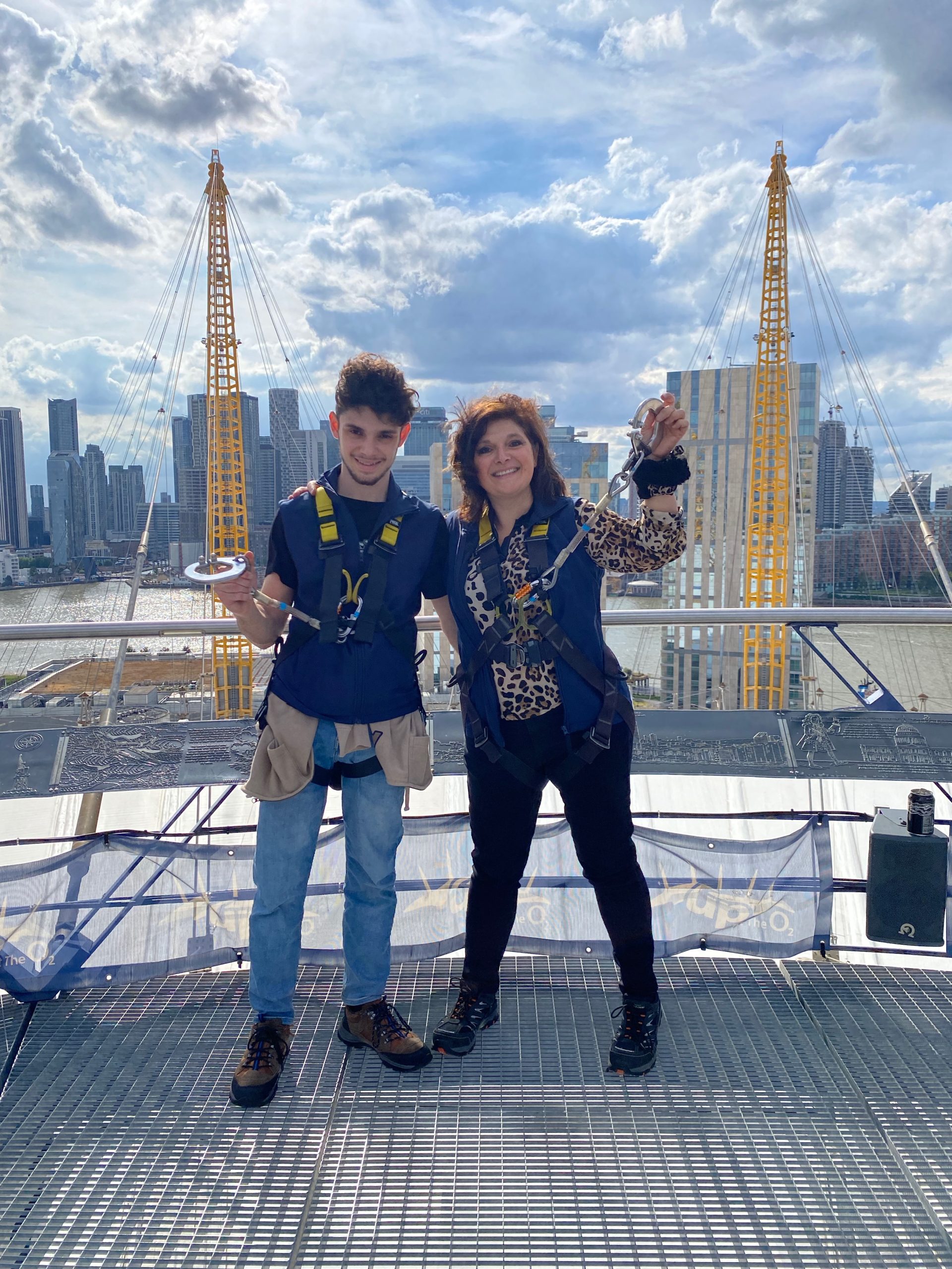London Mums team climb the O2