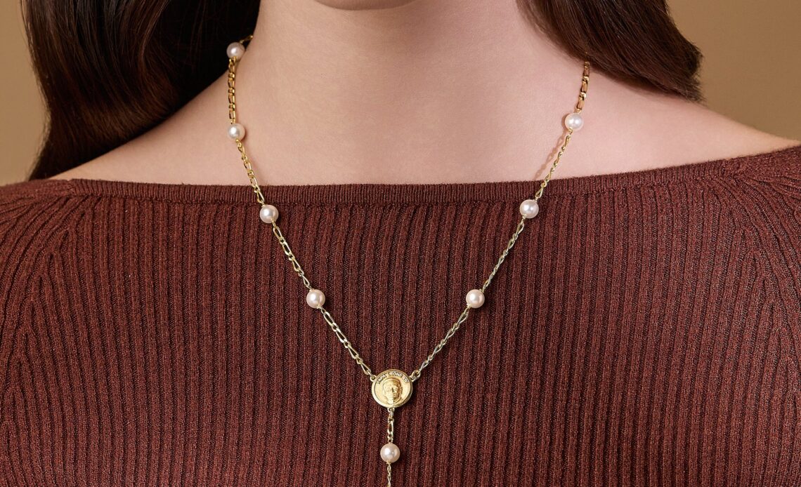 Mondo Cattolico Gold-Plated Pope Leo XIV Necklace with White Pearls – A Keepsake of Faith and Elegance