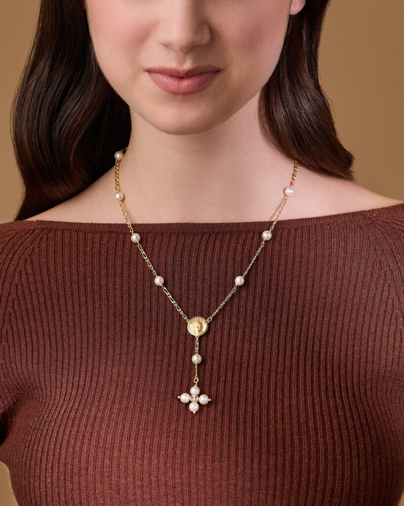 Mondo Cattolico Gold-Plated Pope Leo XIV Necklace with White Pearls – A Keepsake of Faith and Elegance