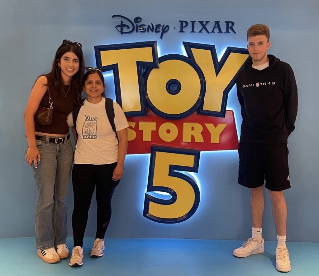 London Mums and teen reporters attending screening of Toy story 5